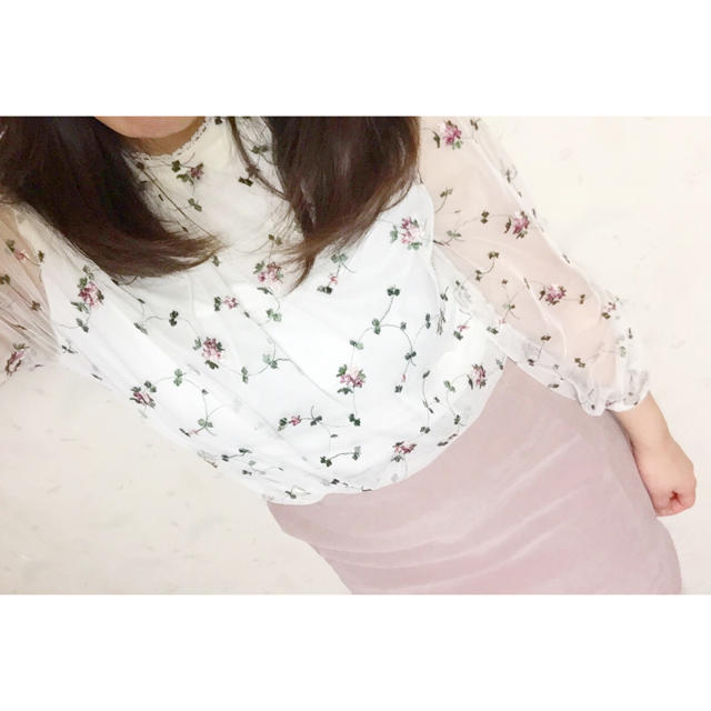 しまむら(シマムラ)のしまむら ♡ 花柄シースルートップス レディースのトップス(シャツ/ブラウス(長袖/七分))の商品写真