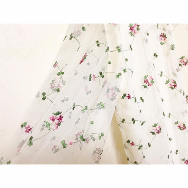 しまむら(シマムラ)のしまむら ♡ 花柄シースルートップス レディースのトップス(シャツ/ブラウス(長袖/七分))の商品写真