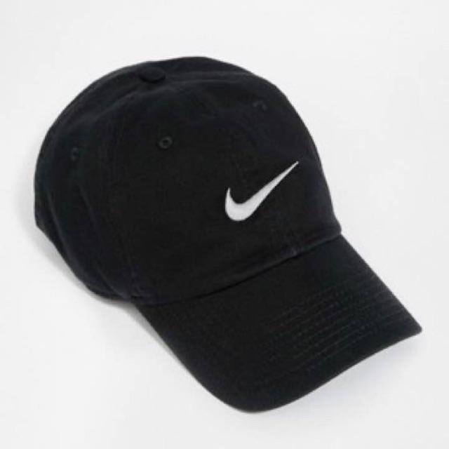 NIKE(ナイキ)の海外モデル★新品！NIKE★ナイキswooshロゴキャップ レディースの帽子(キャップ)の商品写真