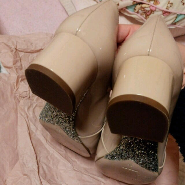 miumiu(ミュウミュウ)のミュウミュウリボン付パンプス 本日のみお値下げ レディースの靴/シューズ(ローファー/革靴)の商品写真