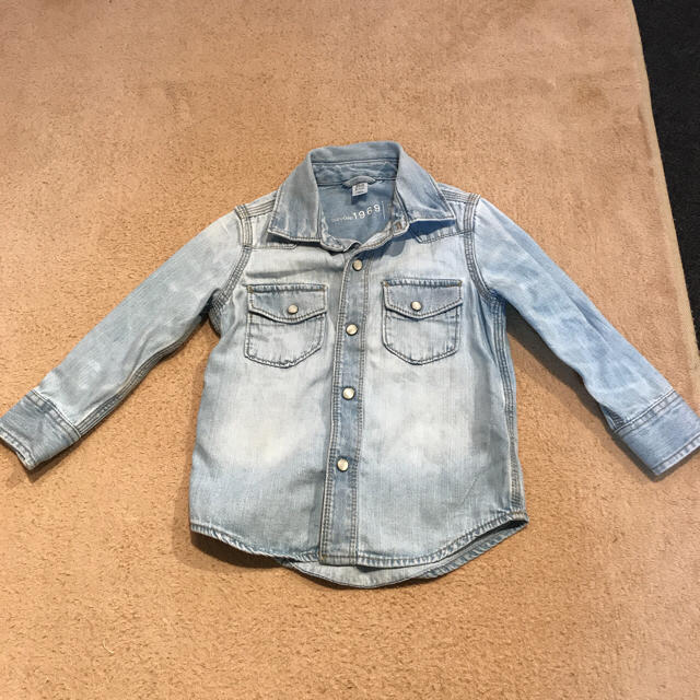 babyGAP(ベビーギャップ)のGAP 1969シリーズ デニムシャツ 95cm キッズ/ベビー/マタニティのキッズ服男の子用(90cm~)(ブラウス)の商品写真