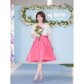 トッコ(tocco)のtocco 美香さん着用ピンク スカート 新品(ひざ丈スカート)