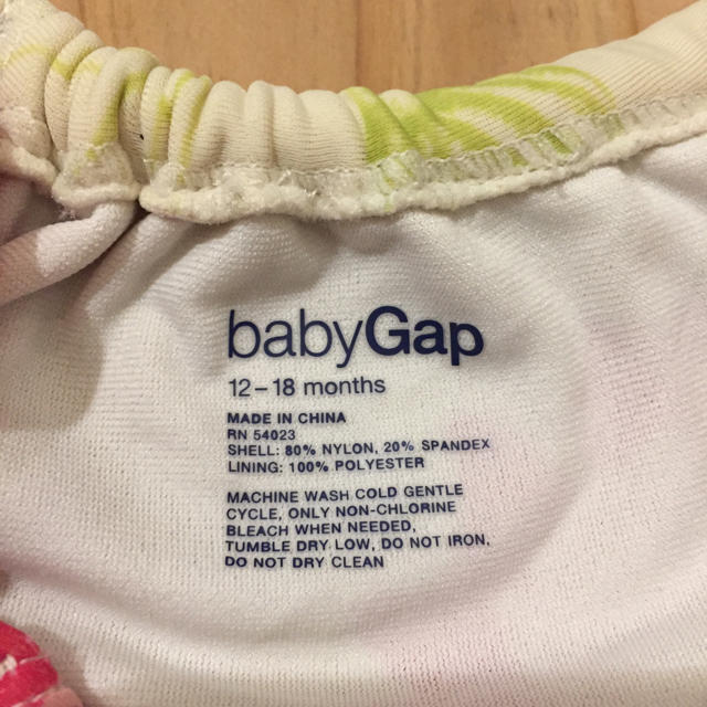 babyGAP(ベビーギャップ)の最終値下げ babyGap スイムウェア 花柄 12〜18m キッズ/ベビー/マタニティのベビー服(~85cm)(水着)の商品写真