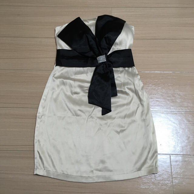 キャバ ドレス ゴールド リボン パット付 レディースのフォーマル/ドレス(ミニドレス)の商品写真