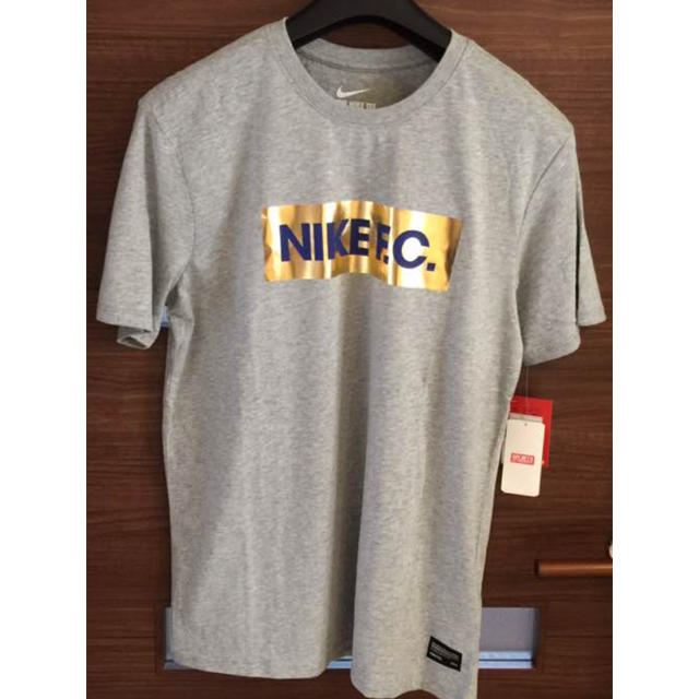 NIKE(ナイキ)の送料込！新品タグ付 NIKE F.C.BOX LOGO Tシャツ ナイキ CR7 メンズのトップス(Tシャツ/カットソー(半袖/袖なし))の商品写真