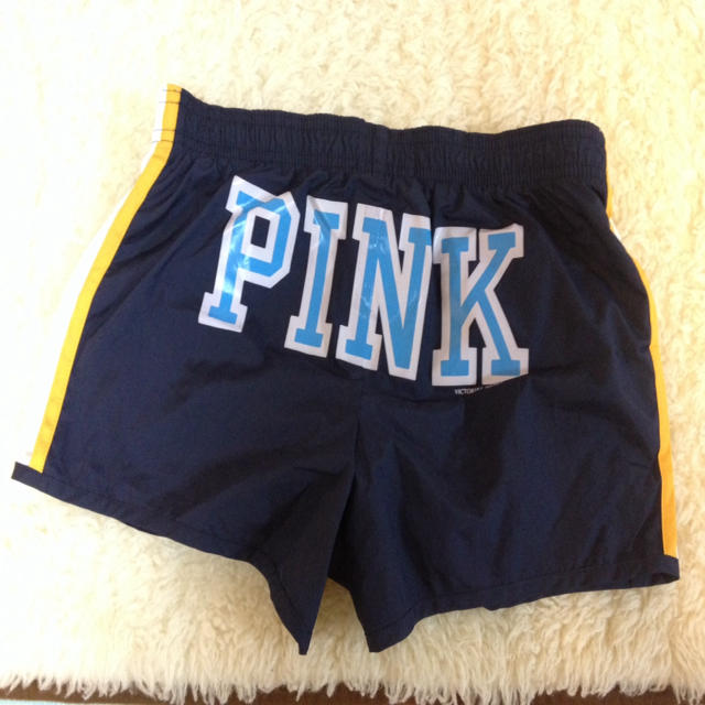 Victoria's Secret(ヴィクトリアズシークレット)のPINK チアショートパンツ☆送料込！ レディースのパンツ(ショートパンツ)の商品写真