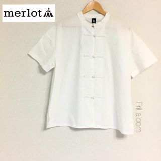 メルロー(merlot)のメルロー チャイナボタン 半袖トップス ホワイト(シャツ/ブラウス(半袖/袖なし))