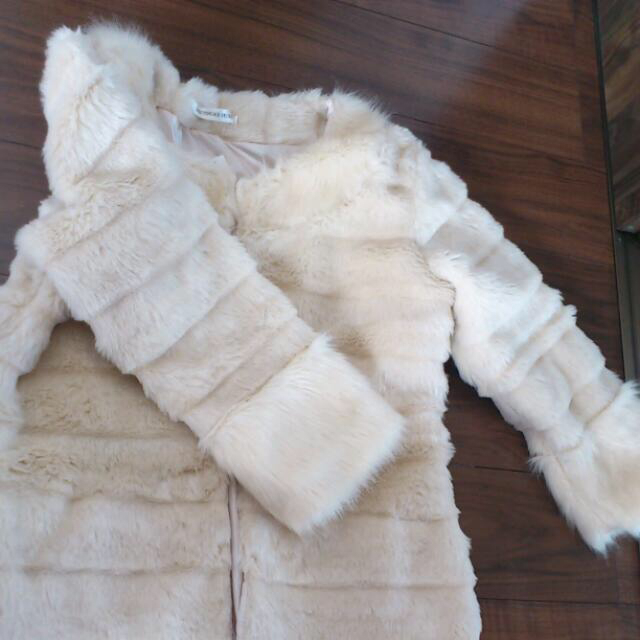 新品未使用 ファーコート レディースのジャケット/アウター(毛皮/ファーコート)の商品写真