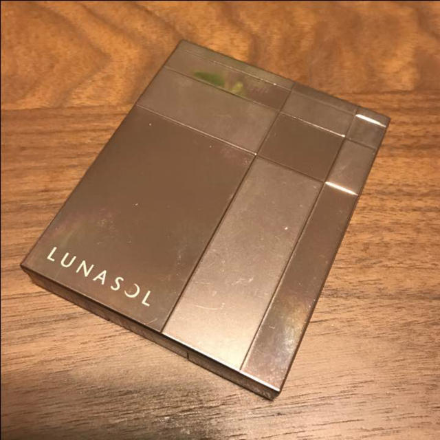 LUNASOL(ルナソル)のLUNASOL (1回のみ使用の美品)アイシャドウ コスメ/美容のベースメイク/化粧品(アイシャドウ)の商品写真