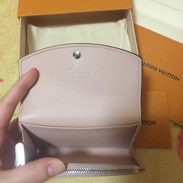 LOUIS VUITTON(ルイヴィトン)のルイヴィトン♡マヒナ・マグノリア財布 レディースのファッション小物(財布)の商品写真