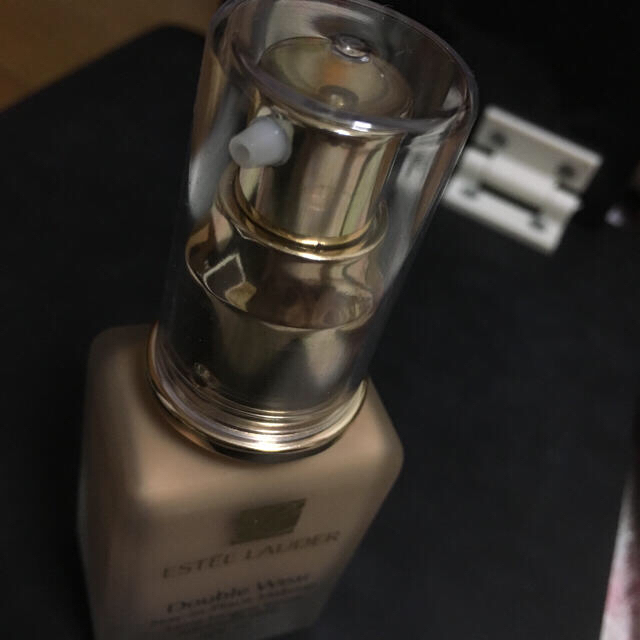 Estee Lauder(エスティローダー)のほぼ新品☆ダブルウェア デザートベージュ コスメ/美容のベースメイク/化粧品(ファンデーション)の商品写真