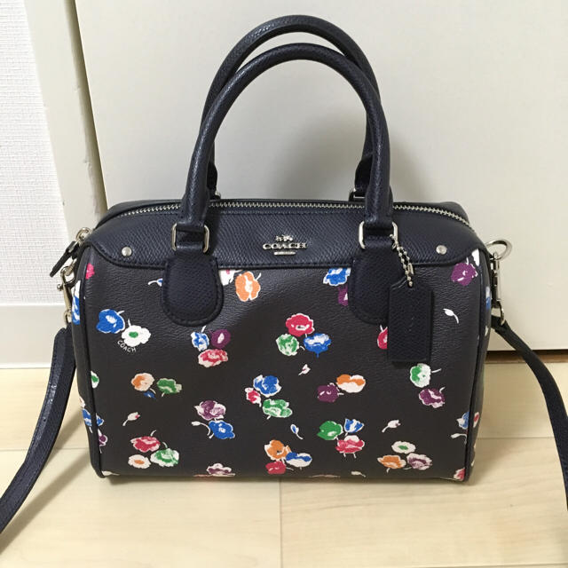 お取り寄せ】 COACH 花柄レザーバッグ sitedev.minifinder.se