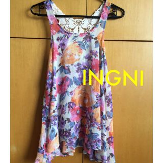 イング(INGNI)のINGNI 花柄 美品 ノースリーブ トップス(タンクトップ)