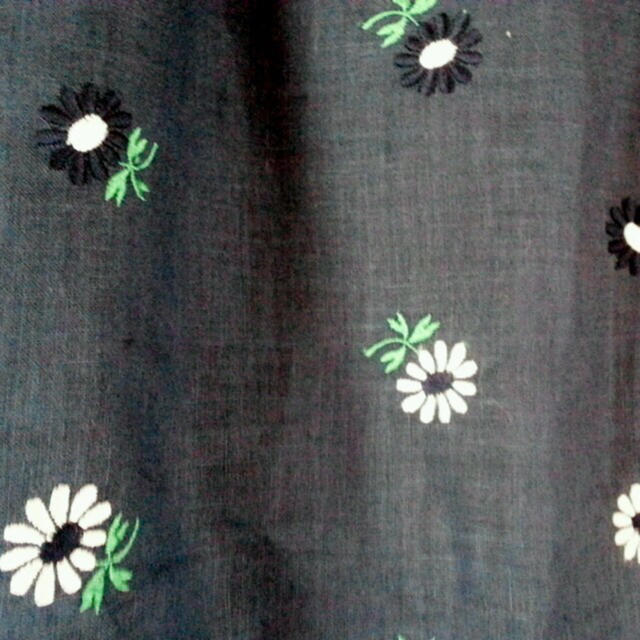 Lochie(ロキエ)の刺繍スカート/888 レディースのスカート(ひざ丈スカート)の商品写真