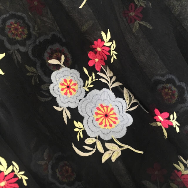 Lily Brown(リリーブラウン)のリリーブラウン 刺繍レーストップス レディースのトップス(シャツ/ブラウス(長袖/七分))の商品写真
