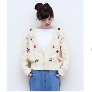 ドットアンドストライプスチャイルドウーマン(Dot&Stripes CHILDWOMAN)のパルキーアクリル透かし編み＋刺繍  ドルマンショート丈カーディガン(カーディガン)