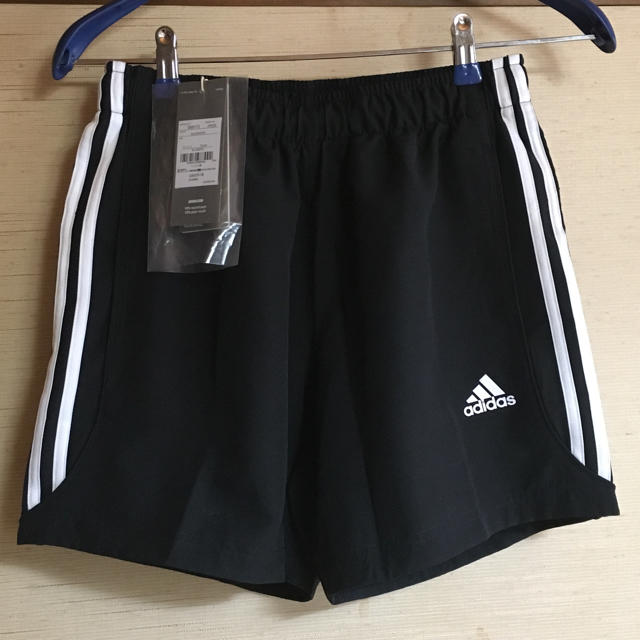 adidas(アディダス)の新品  adidas  ショートパンツ レディースのパンツ(ショートパンツ)の商品写真