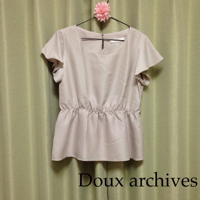 Doux archives(ドゥアルシーヴ)の新品未使用タグ付き 上品ペプラムトップス レディースのトップス(カットソー(半袖/袖なし))の商品写真