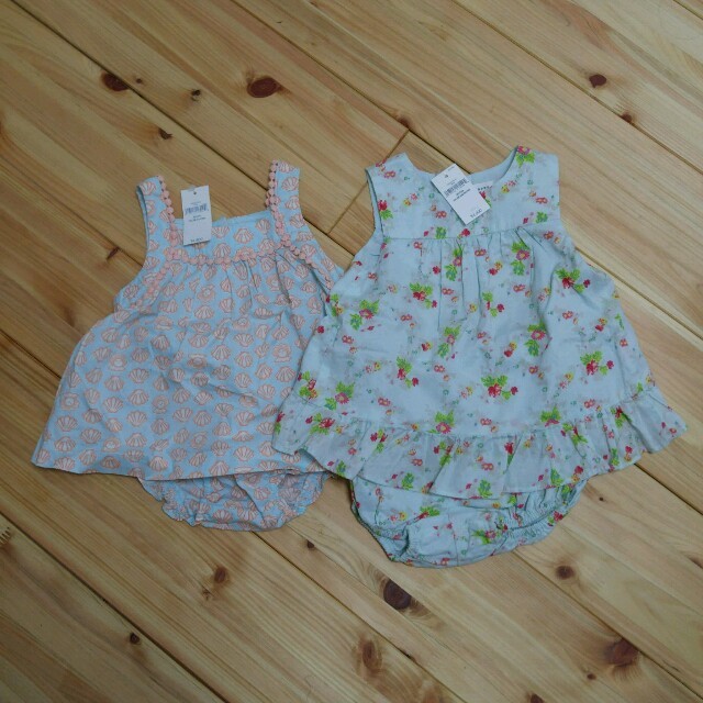 babyGAP(ベビーギャップ)の完売商品　2セット90 キッズ/ベビー/マタニティのキッズ服女の子用(90cm~)(ブラウス)の商品写真