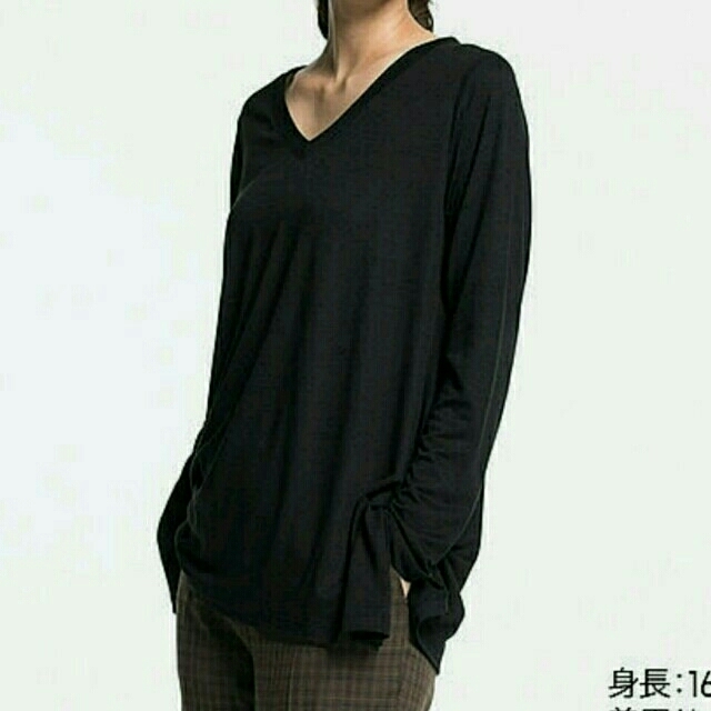 UNIQLO(ユニクロ)の3s♡mama様専用＊UNIQLO＊VネックT＊白＆黒セット レディースのトップス(Tシャツ(長袖/七分))の商品写真