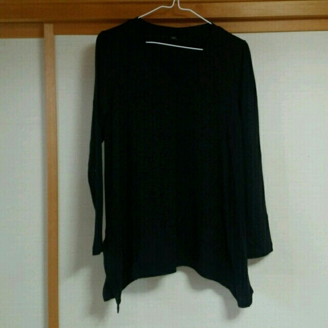 UNIQLO(ユニクロ)の3s♡mama様専用＊UNIQLO＊VネックT＊白＆黒セット レディースのトップス(Tシャツ(長袖/七分))の商品写真