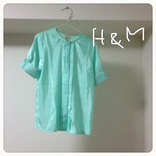 エイチアンドエム(H&M)のH＆Mグリーンブラウス♡(シャツ/ブラウス(半袖/袖なし))