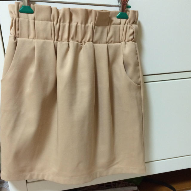 SPINNS(スピンズ)のオススメ💗ベージュタイトスカート レディースのスカート(ひざ丈スカート)の商品写真