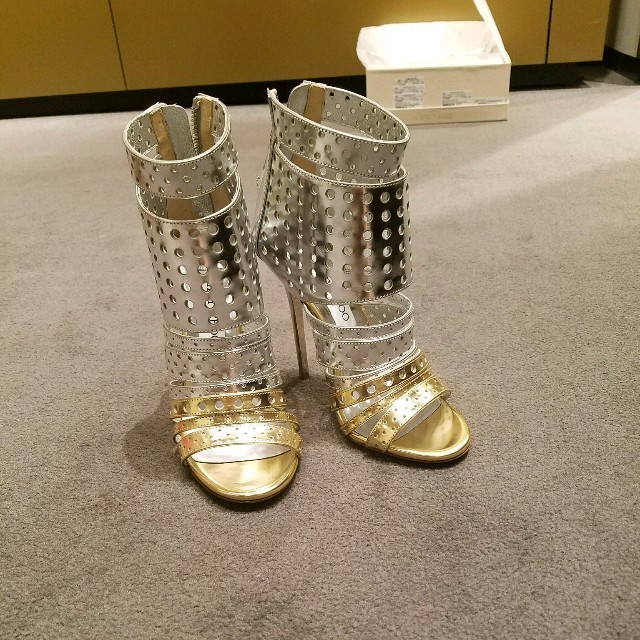 JIMMY CHOO(ジミーチュウ)のJIMMY CHOO　靴 レディースの靴/シューズ(サンダル)の商品写真