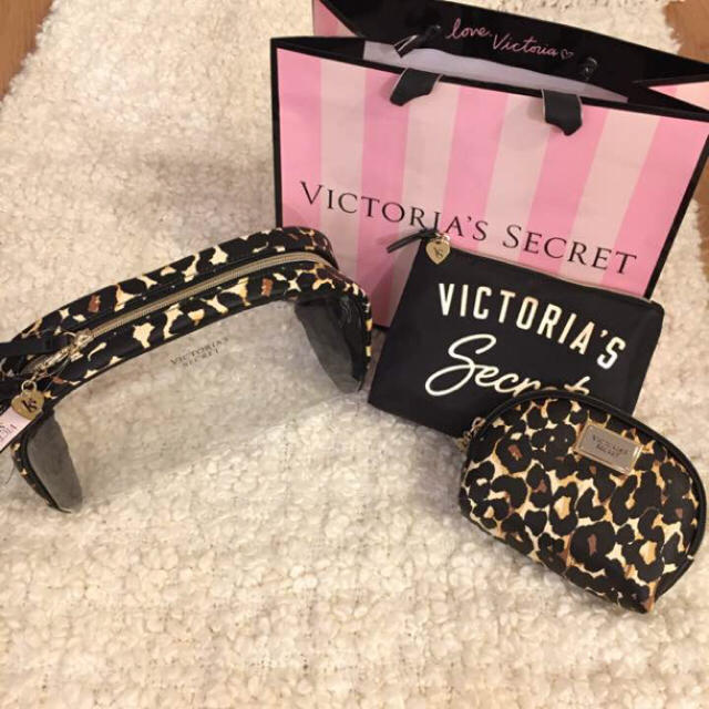 Victoria's Secret(ヴィクトリアズシークレット)のVictria's Secret♡新品トラベル&メイクポーチ 3点Set☆ レディースのファッション小物(ポーチ)の商品写真