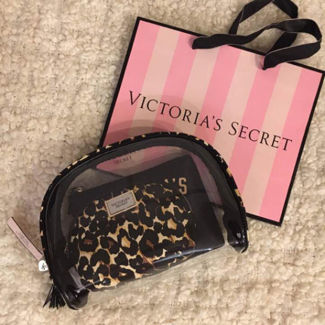 Victoria's Secret(ヴィクトリアズシークレット)のVictria's Secret♡新品トラベル&メイクポーチ 3点Set☆ レディースのファッション小物(ポーチ)の商品写真
