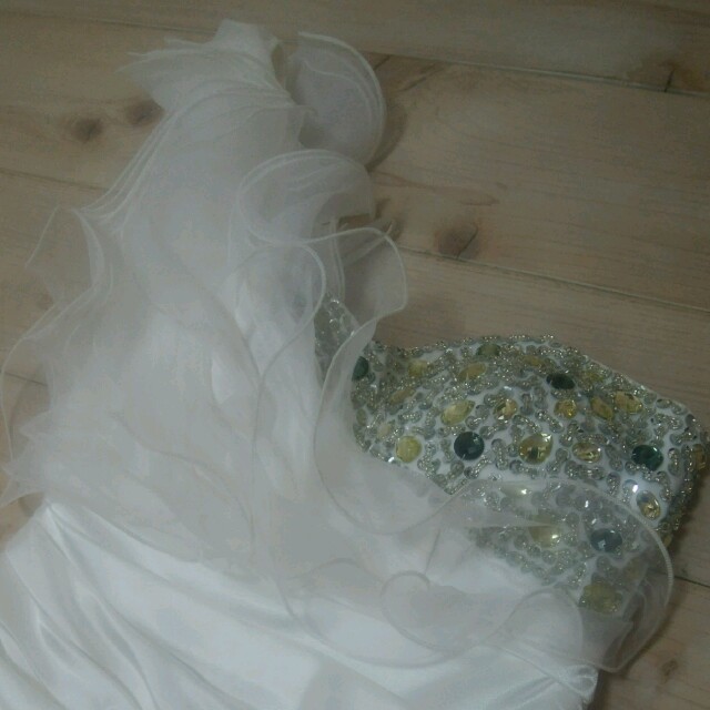ワンショルダー　ホワイトロングドレス レディースのフォーマル/ドレス(ロングドレス)の商品写真