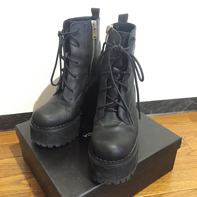 UNIF(ユニフ)の【値下げ】レア美品🌟UNIF choke boots US7 レディースの靴/シューズ(ブーツ)の商品写真