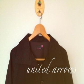 ユナイテッドアローズ(UNITED ARROWS)の超美品 UA シンプルなトレンチコート黒(トレンチコート)