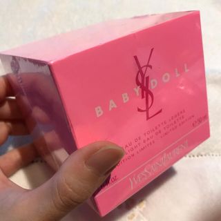 イヴサンローランボーテ(Yves Saint Laurent Beaute)の■新品！イブサンローラン ベビードールスィートラブ50ml★オードトワレ人気香水(香水(女性用))