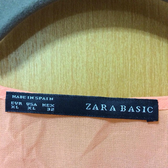 ZARA(ザラ)のZARA オレンジトップス レディースのトップス(カットソー(半袖/袖なし))の商品写真