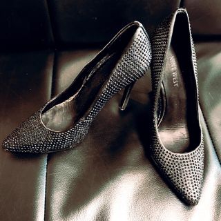 ナインウエスト(NINE WEST)の二足500円引 ナインウエスト 定価15000以上 ブラックスタッズパンプス (ハイヒール/パンプス)