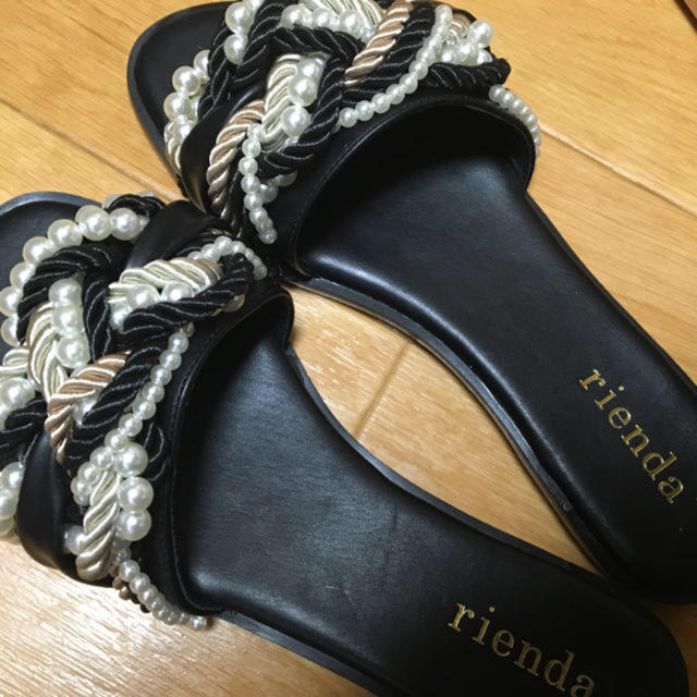 今期 新品 人気 rienda リエンダ パールつき サンダル M