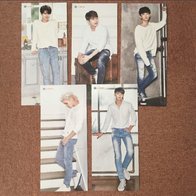 SHINee(シャイニー)のSHINee ポスター エンタメ/ホビーのCD(K-POP/アジア)の商品写真