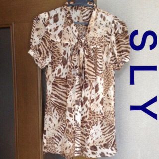 スライ(SLY)のSLYヒョウ柄シフォントップス(カットソー(半袖/袖なし))