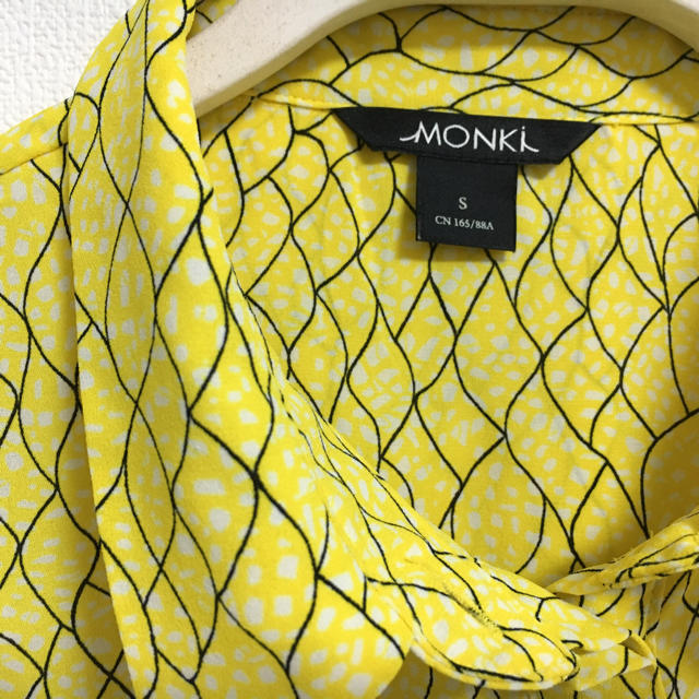 Monki(モンキ)のmonki*イエロー柄tops S レディースのトップス(カットソー(半袖/袖なし))の商品写真