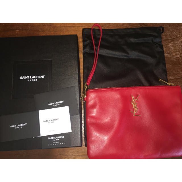 Saint Laurent(サンローラン)の正規品 サンローラン クラッチバッグ モノグラム レッド レディースのバッグ(クラッチバッグ)の商品写真