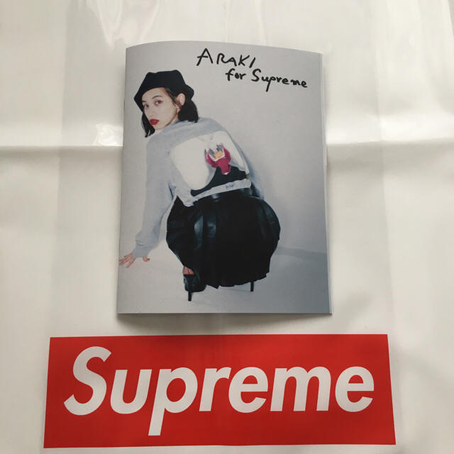 Supreme(シュプリーム)のAraki for Supreme Zine + ステッカー エンタメ/ホビーのエンタメ その他(その他)の商品写真