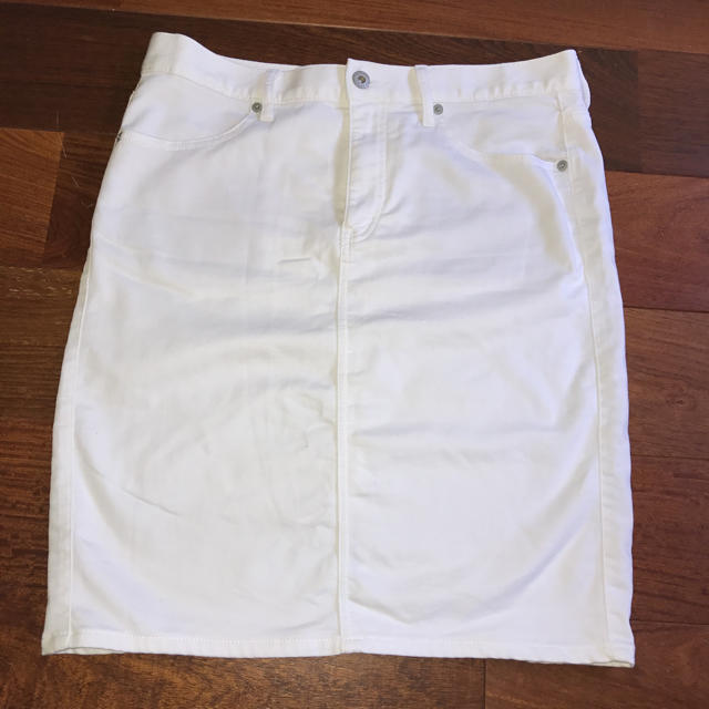 GU(ジーユー)のGU ホワイト 膝丈スカート XL レディースのスカート(ひざ丈スカート)の商品写真