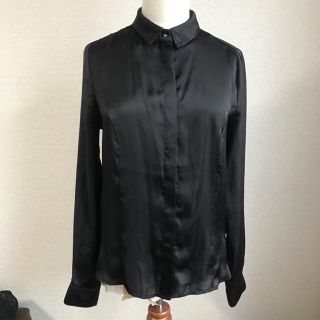 フォーエバートゥエンティーワン(FOREVER 21)の上品な雰囲気の黒のサテンブラウス(シャツ/ブラウス(長袖/七分))