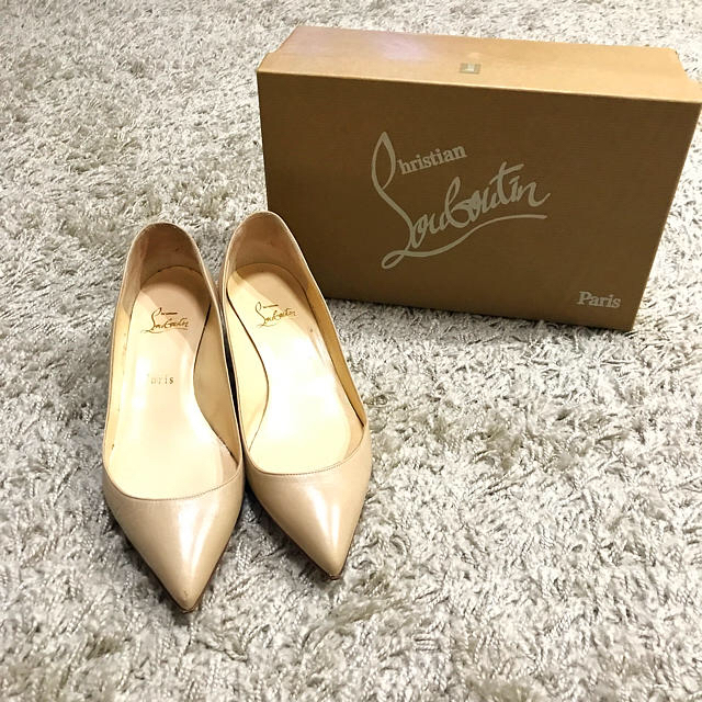 Christian Louboutin＊ベージュパンプス