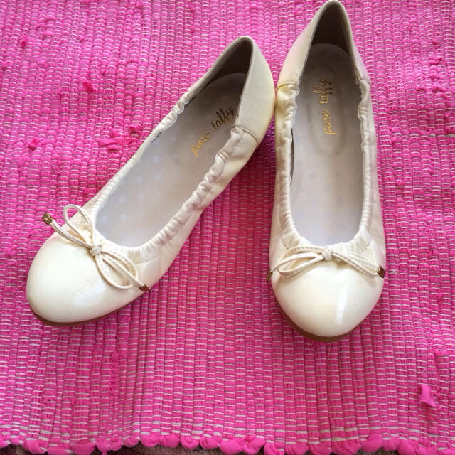 ホワイト パンプス レディースの靴/シューズ(ハイヒール/パンプス)の商品写真
