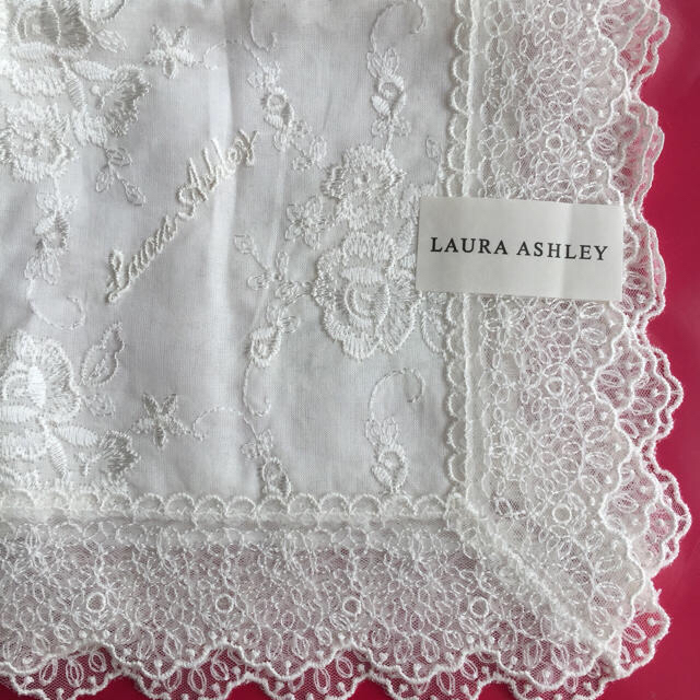 LAURA ASHLEY(ローラアシュレイ)の新品ハンカチ  LAURA ASHLEY レディースのファッション小物(ハンカチ)の商品写真