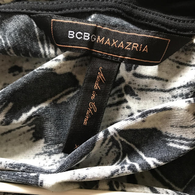 BCBGMAXAZRIA(ビーシービージーマックスアズリア)のワンピース レディースのワンピース(ひざ丈ワンピース)の商品写真