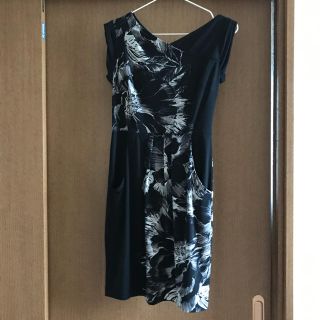 ビーシービージーマックスアズリア(BCBGMAXAZRIA)のワンピース(ひざ丈ワンピース)