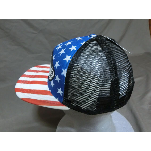 VANS(ヴァンズ)のバンズ【Vans】アメリカ国旗カラー スケボーロゴワッペン付CAP メンズの帽子(キャップ)の商品写真